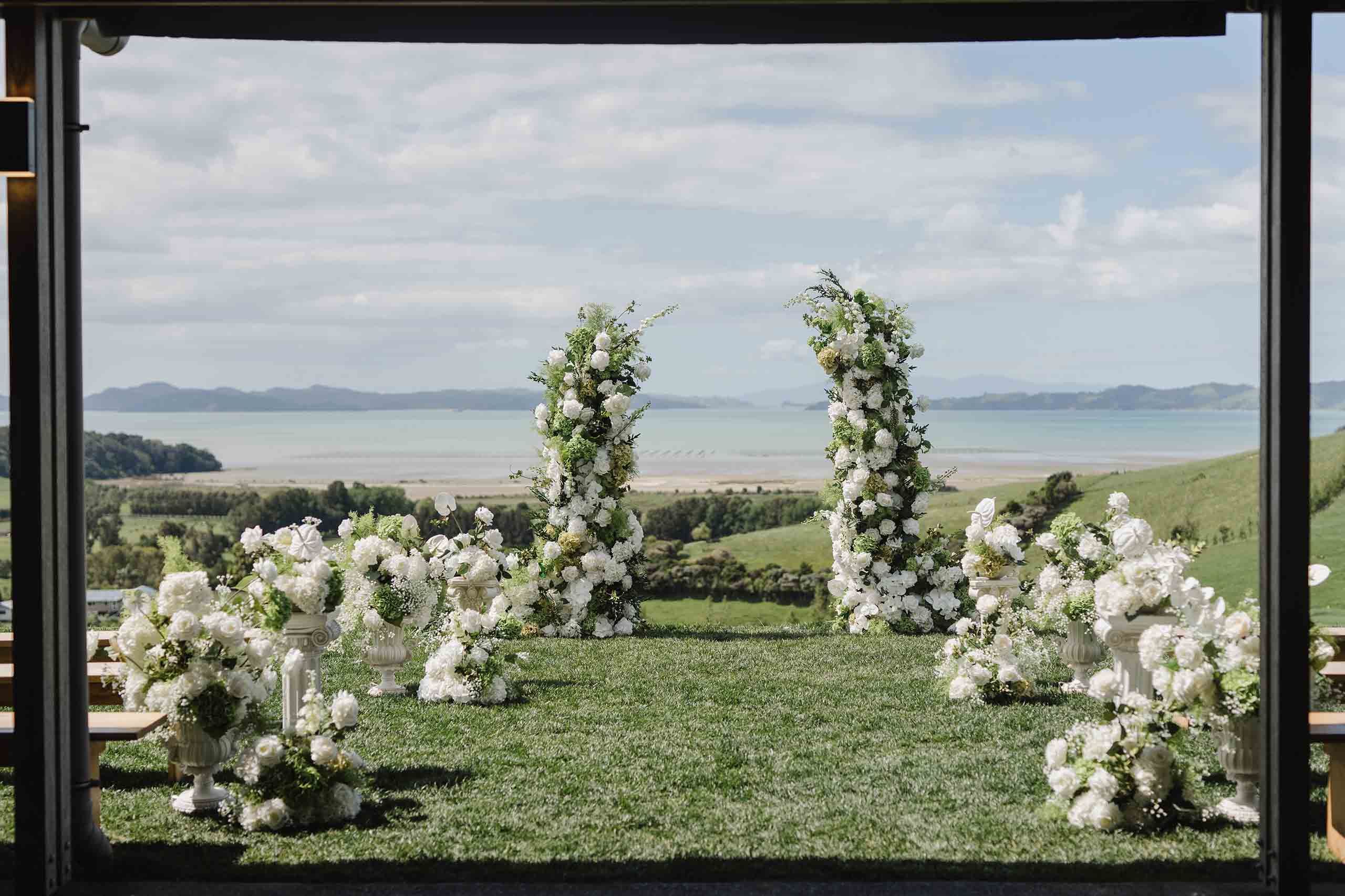 nz-ifusion-wedding-ceremony-aisle-flower-11