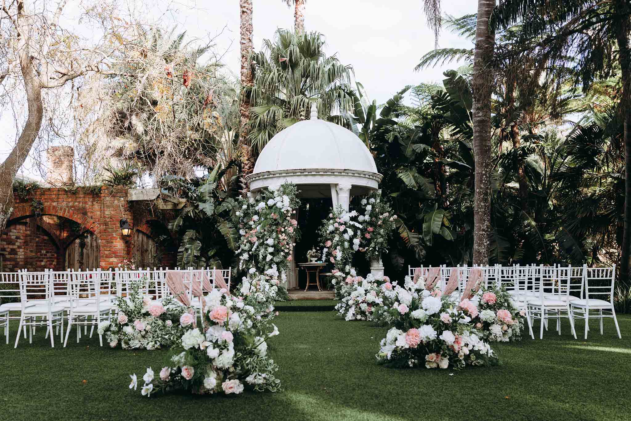 nz-ifusion-wedding-ceremony-aisle-flower-12