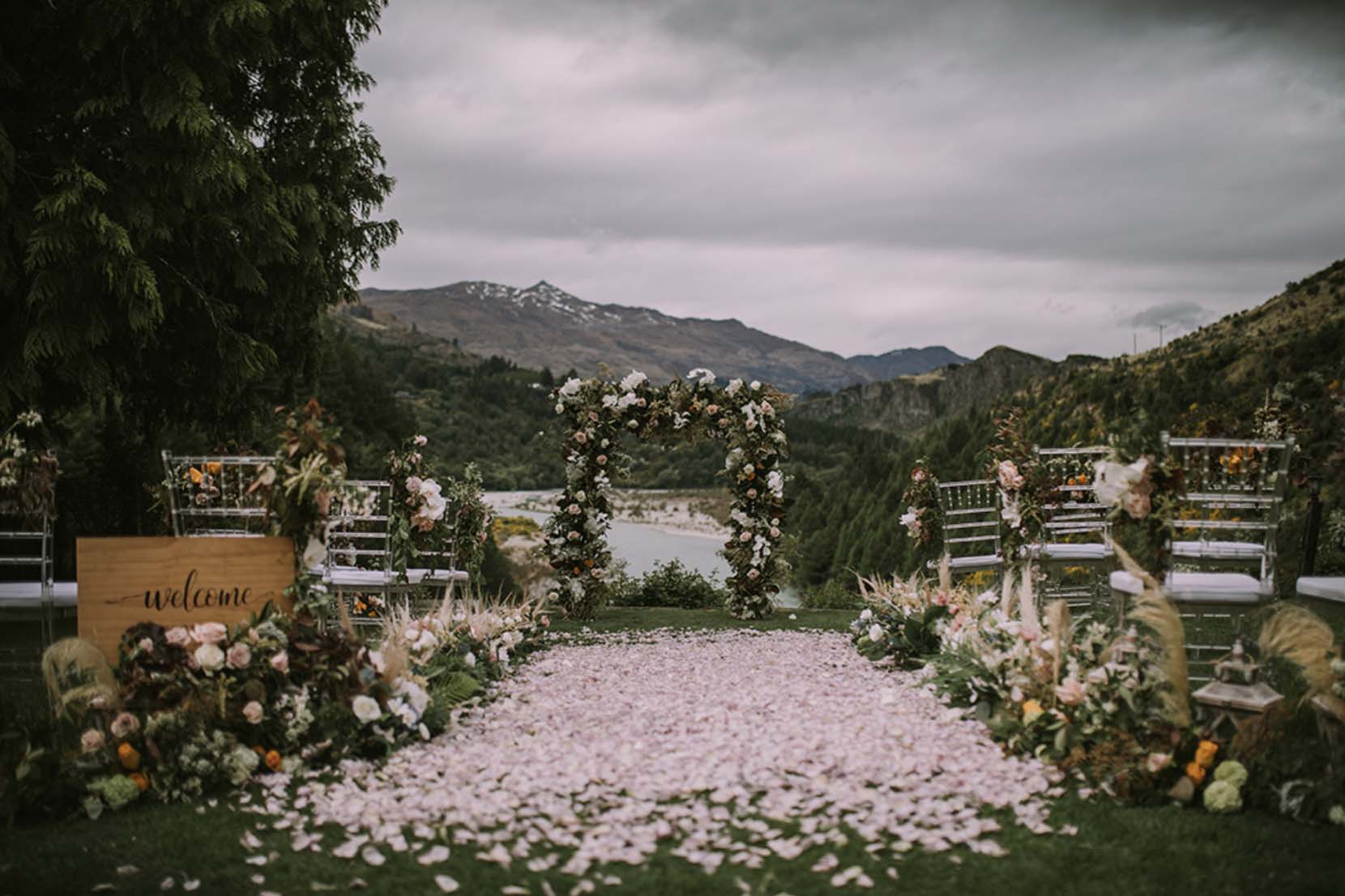 nz-ifusion-wedding-ceremony-aisle-flower-15