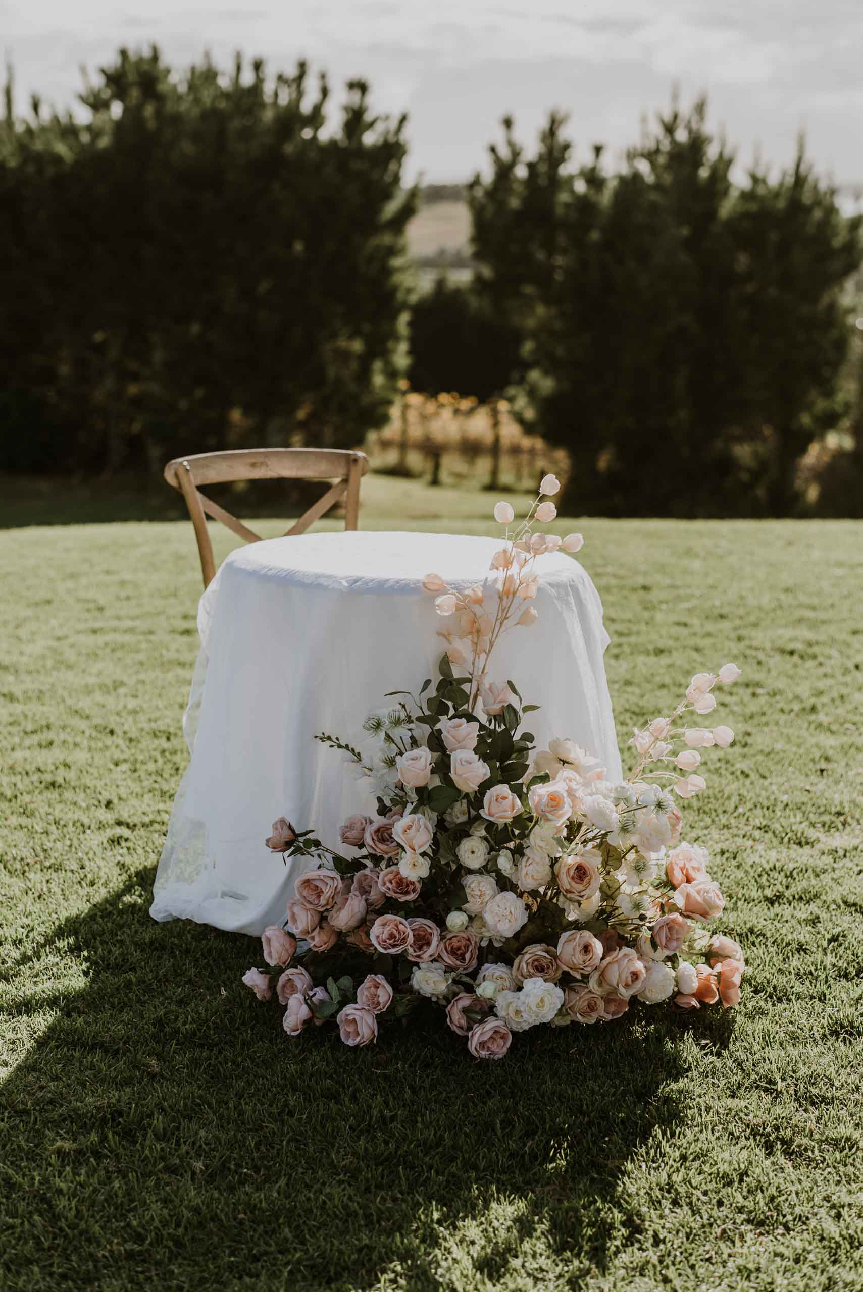 nz-ifusion-wedding-signing-table-florals-10