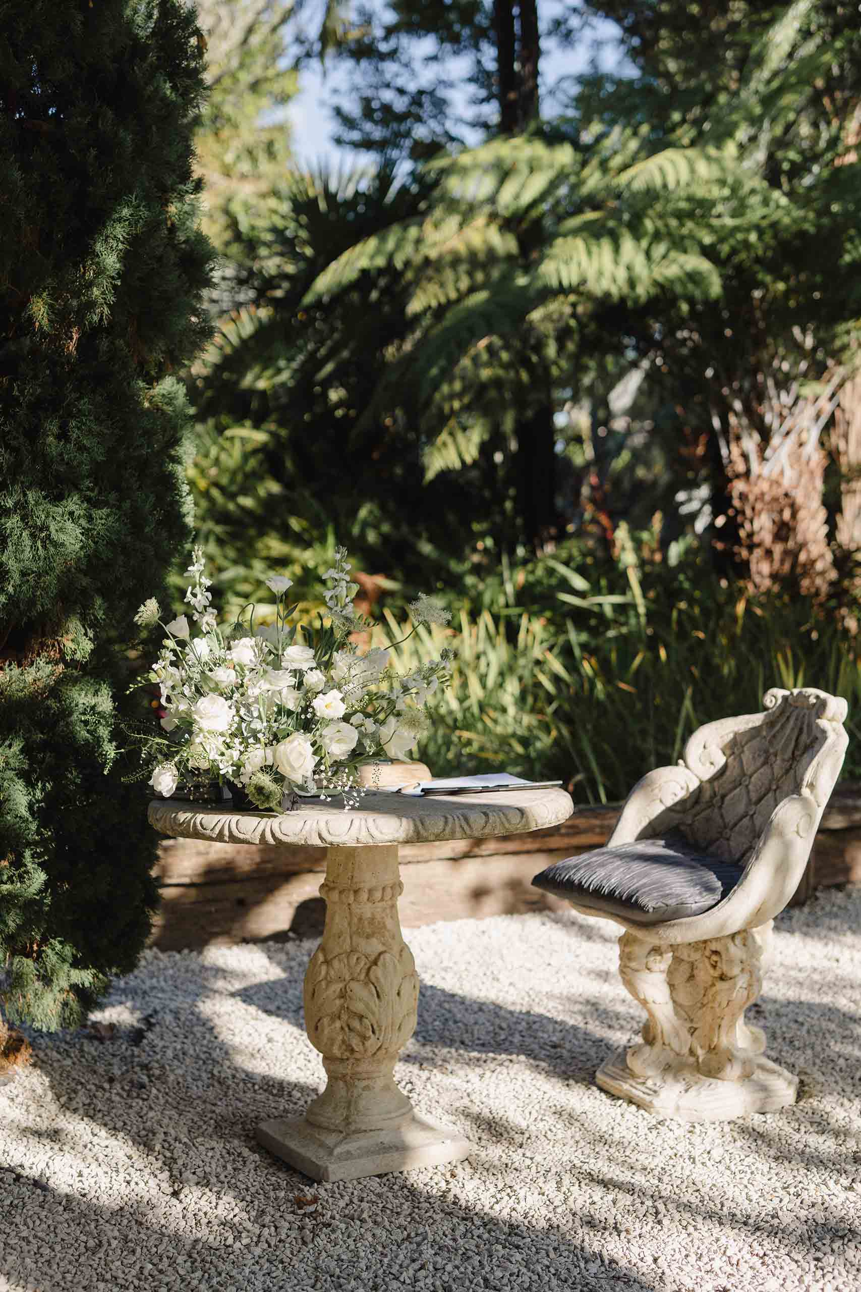 nz-ifusion-wedding-signing-table-florals-2