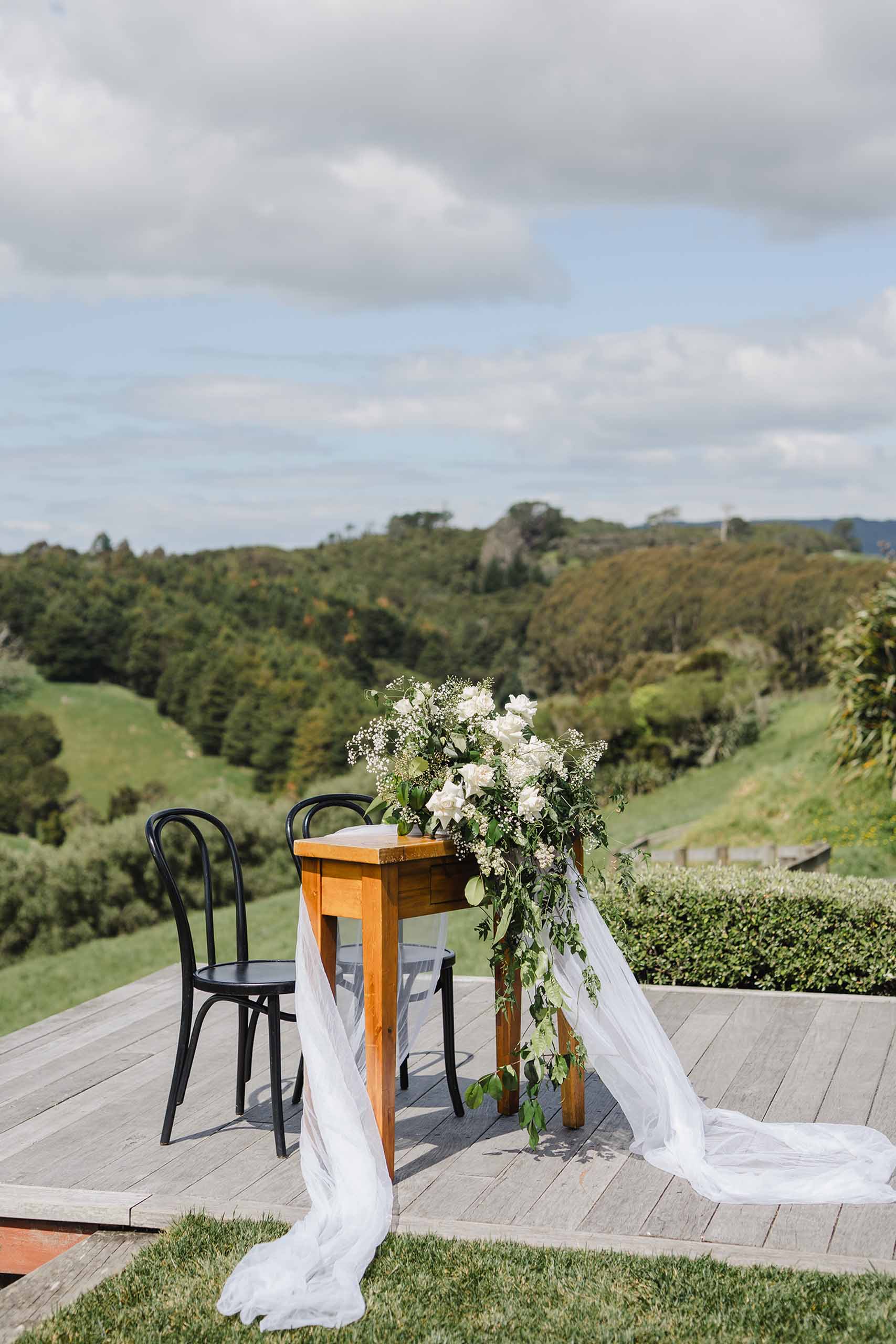 nz-ifusion-wedding-signing-table-florals-3