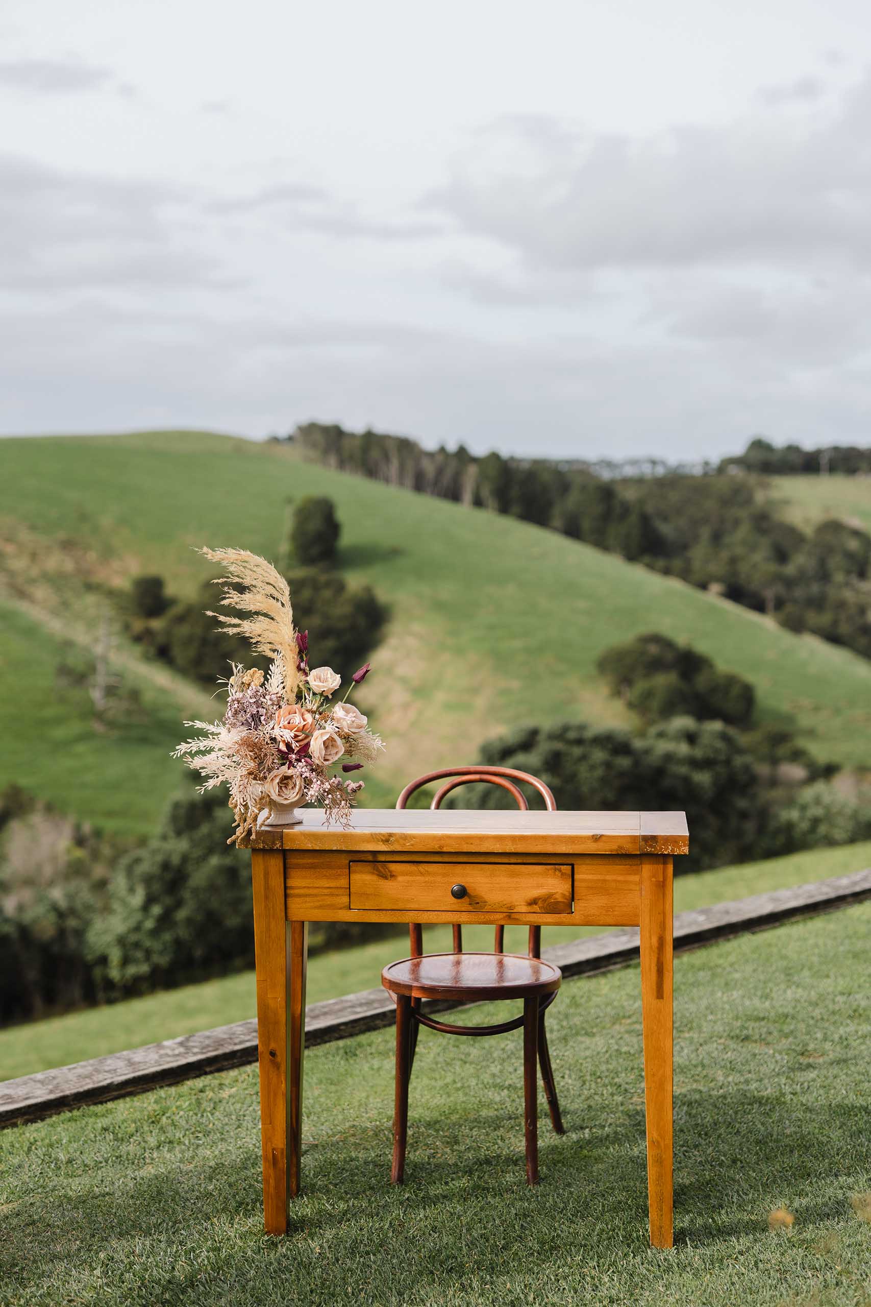 nz-ifusion-wedding-signing-table-florals-6