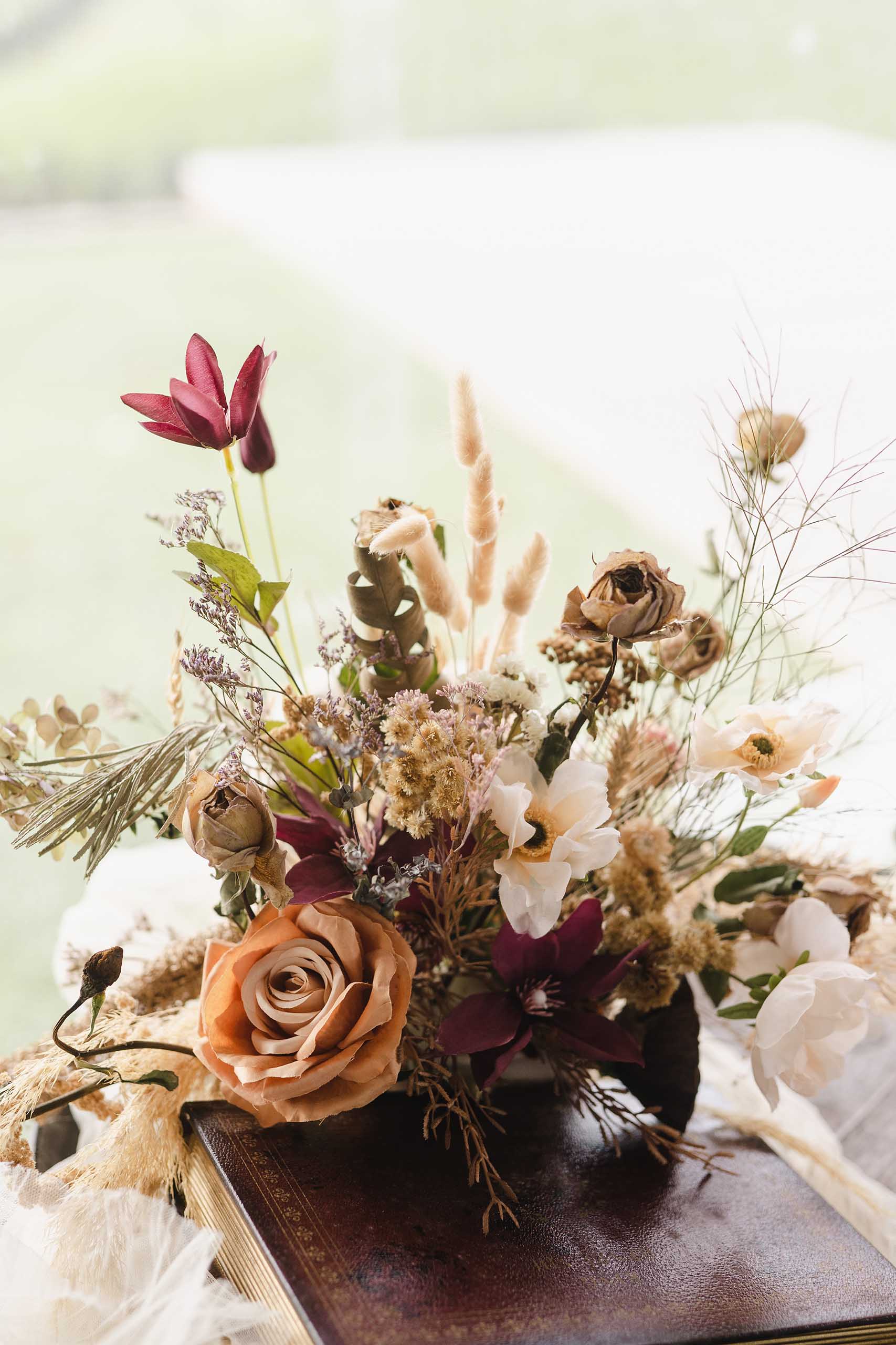 nz-ifusion-wedding-signing-table-florals-7