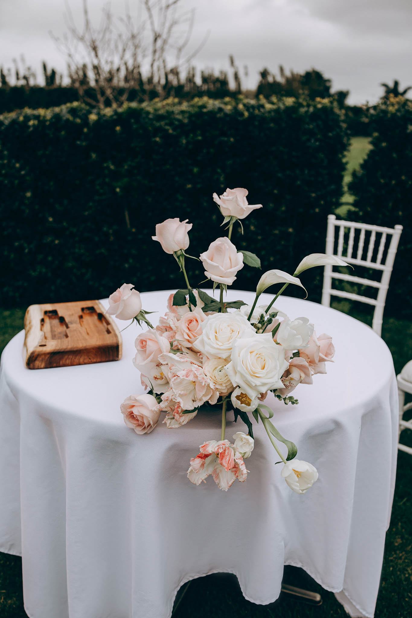 nz-ifusion-wedding-signing-table-florals-9